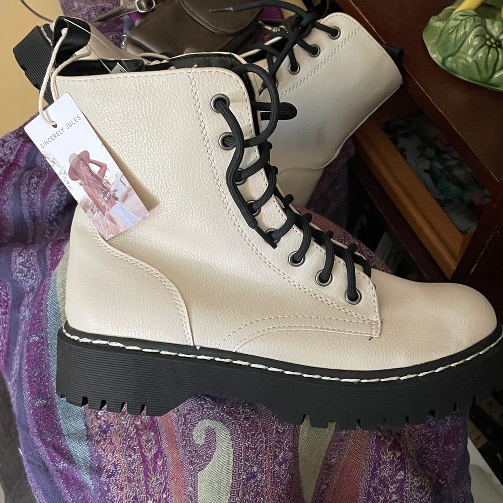 Sincerely Jules cream chunky heeled ankle boots 7 1/2 NWT